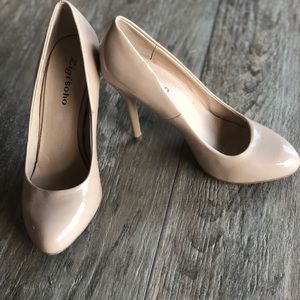 Nude Pumps NWOT